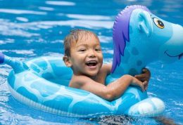 وسایل شنای خطرساز برای کودکان