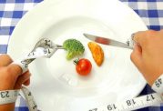مضرات رژیم غذایی بسیار کم کالری برای بدن چیست؟