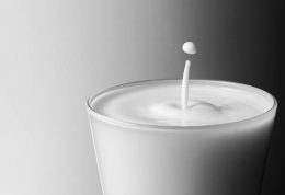 اسهال و مشکلات گوارشی با نوشیدن شیر