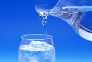 7 پیامد خطرناک نوشیدن آب سرد برای سلامت بدن