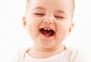 نشانه های درآوردن دندان در نوزادان