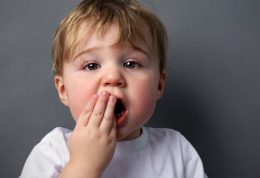چگونه زخم های دهانی کودکان را درمان کنیم؟