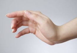 قفل شدن انگشتان دست از علائم تا درمان
