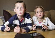 چرا کودکان را به اسم بازی به سمت خشونت می کشیم؟