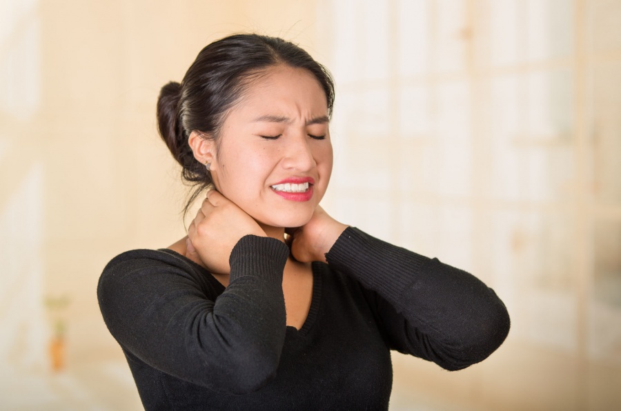 گرفتگی و خشکی عضلات گردن عوامل و درمان ها