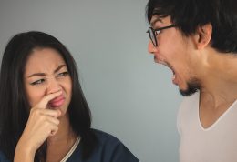 9 دلیل برای بوی بد دهان