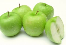 خوردن دانه های سیب برای بدن مضر است یا مفید؟