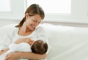 ویژگی های شیر مادر برای شیرخوار