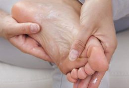 راهکار های موثر در درمان ترک پاشنه پا