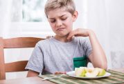 چرا خردسالان در تابستان میلی به غذا خوردن ندارند؟