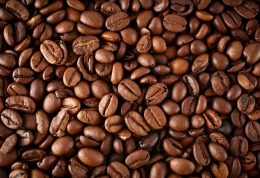 بررسی و مقایسه فواید و مضرات مصرف قهوه