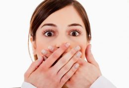 بوی بد دهان چه دلایلی دارد؟