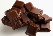 کاهش چربی و فشار خون با مصرف شکلات تلخ