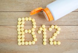چگونه کمبود ویتامین B12 بر روی بدن تاثیر می گذارد؟