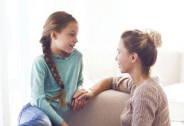 ارتباطات عاطفی دختران با والدین