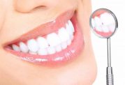 عوارض پودرهای سفید کننده دندان