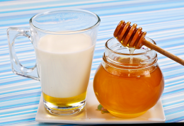 ویژگی های درمانی مختلف شیر و عسل