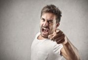 افراد عصبانی و خشمگین به چه بیماری هایی دچار می شوند؟
