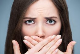 علل بوی بد دهان و راه های درمان آن