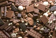 بانوان چرا در دوران قاعدگی به شکلات اعتیاد پیدا می کنند؟