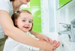 اهمیت شستن دست ها برای خردسالان