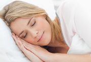 چرا زنان بیشتر از مردان می خوابند