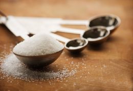 اقداماتی که پس مصرف بیش از حد نمک باید انجام داد