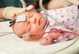 اهمیت غربالگری شنوایی نوزادان