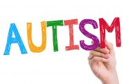 بررسی نشانه های بیماری اوتیسم در کودک و علل بروز آن