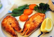 11 دلیل اساسی و اثبات شده‌ی بهداشتی برای خوردن ماهی