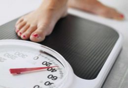 مطالعات نشان می دهد که کم خوردن، بهترین راه برای کاهش وزن نیست