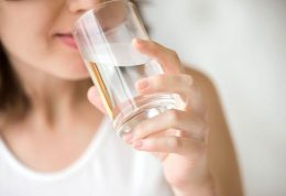 وزن خود را با نوشیدن آب کم کنید