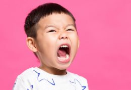 مقابله با رفتار اشتباه کودک