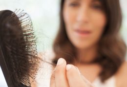 مقابله با ریزش مو در سنین پایین