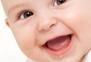 آب دهان نوزاد و درمان جوش صورت ناشی از آن 