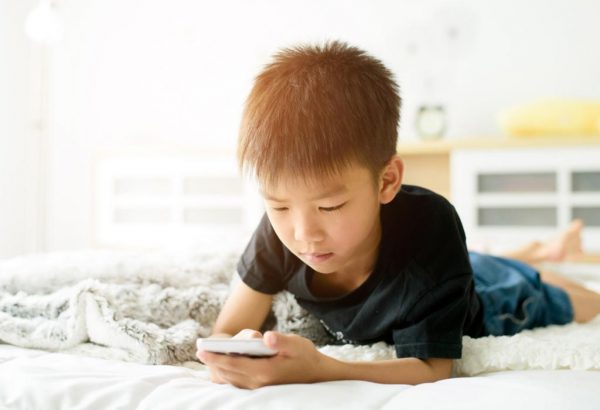 اثرات جانبی تلفن همراه بر کودکان