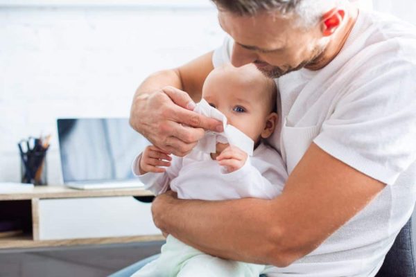 بالا آوردن شیر در نوزادان