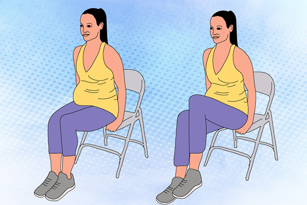 تمرینات ورزشی شکمی - بلندکردن زانو در حالت نشسته