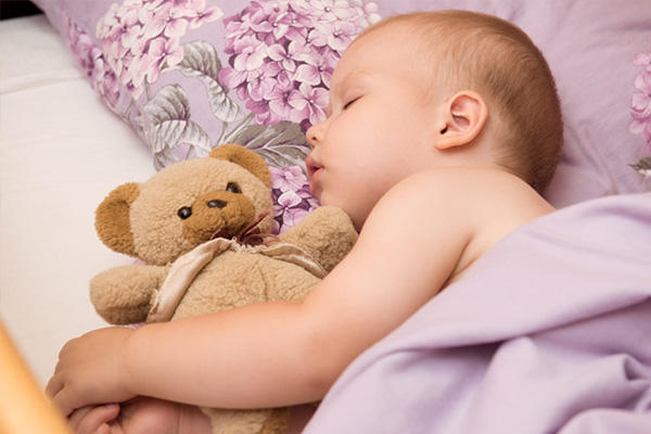 خطرات به پهلو خوابیدن کودکان