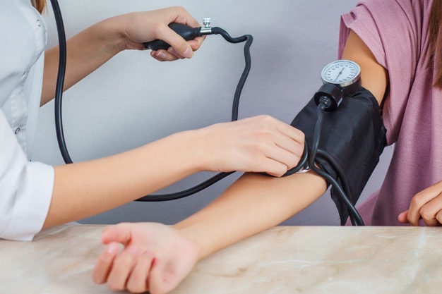 فشار خون پایین در نوجوانان و بررسی علائم و درمان آن