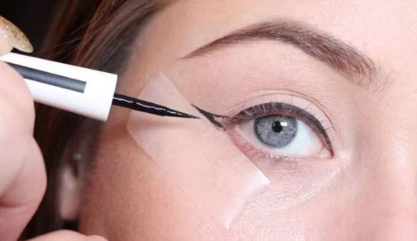 بهترین تکنیک‌های کشیدن خط چشم