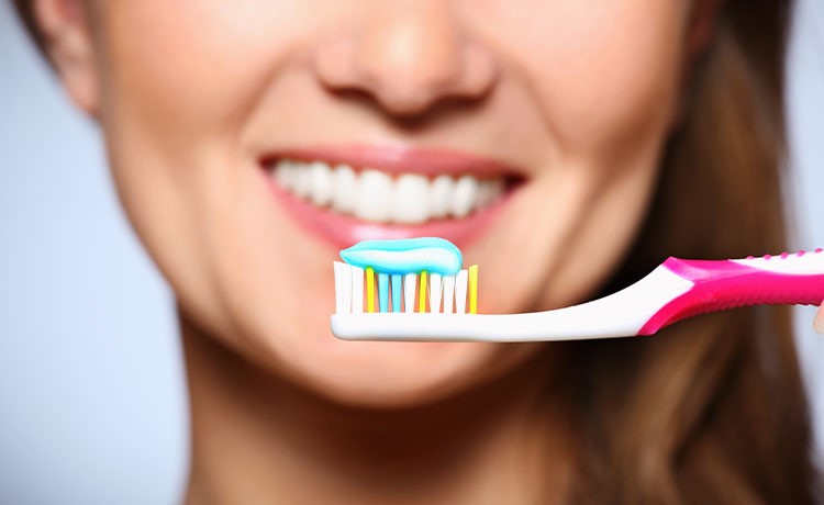 خمیر دندان مناسب کامپوزیت چه ویژگی‌هایی دارد؟