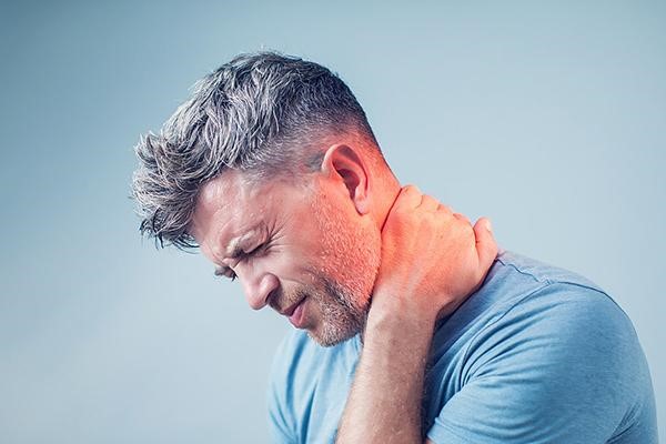 5 روش موثر برای درمان گرفتگی گردن