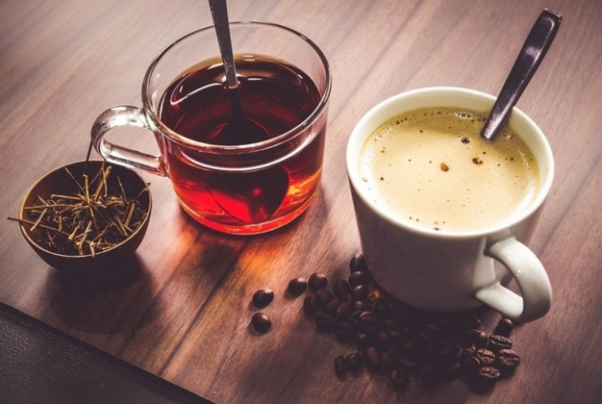 آیا نوشیدن چای و قهوه برای میانسالان مفید است؟